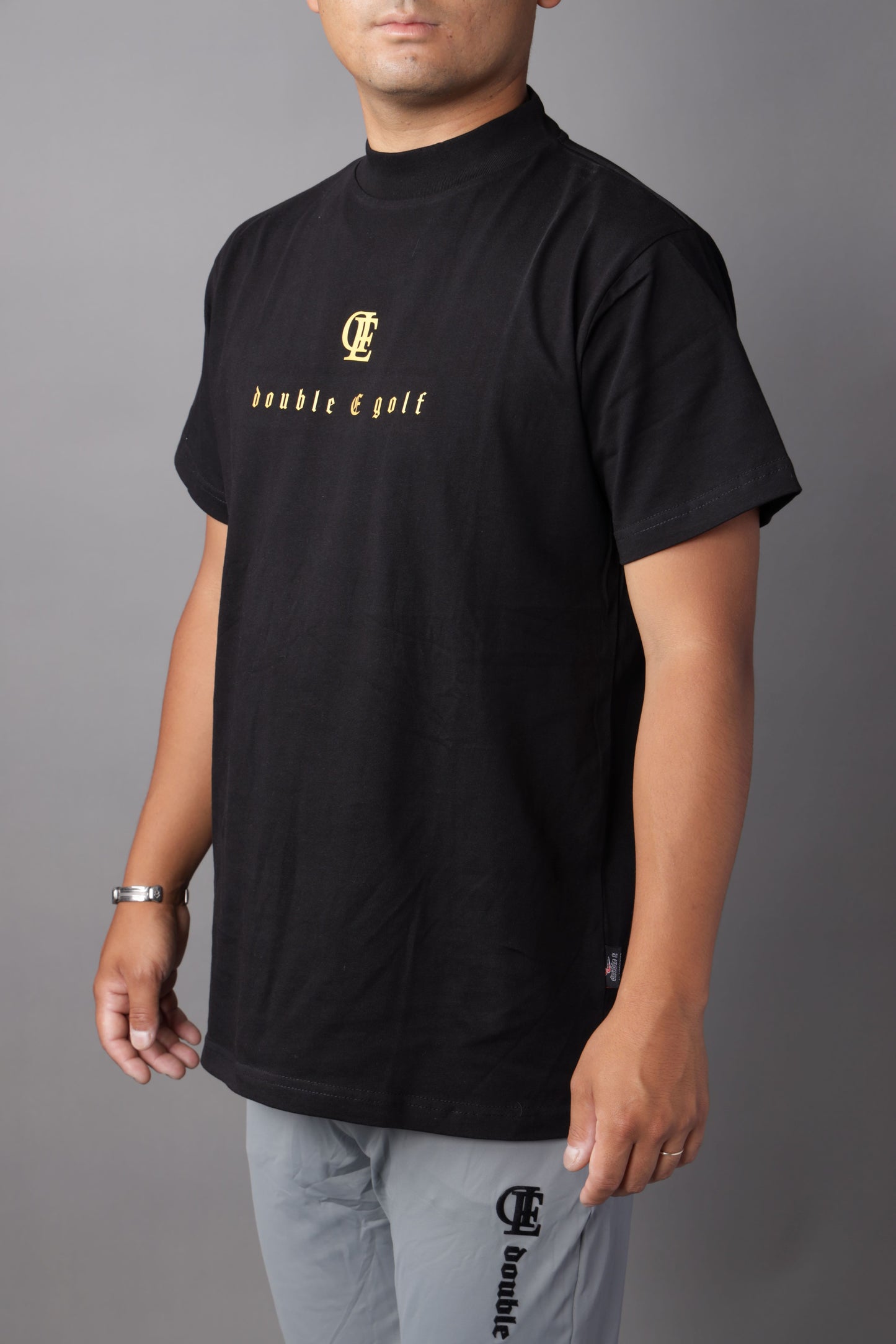 モックネックTシャツ