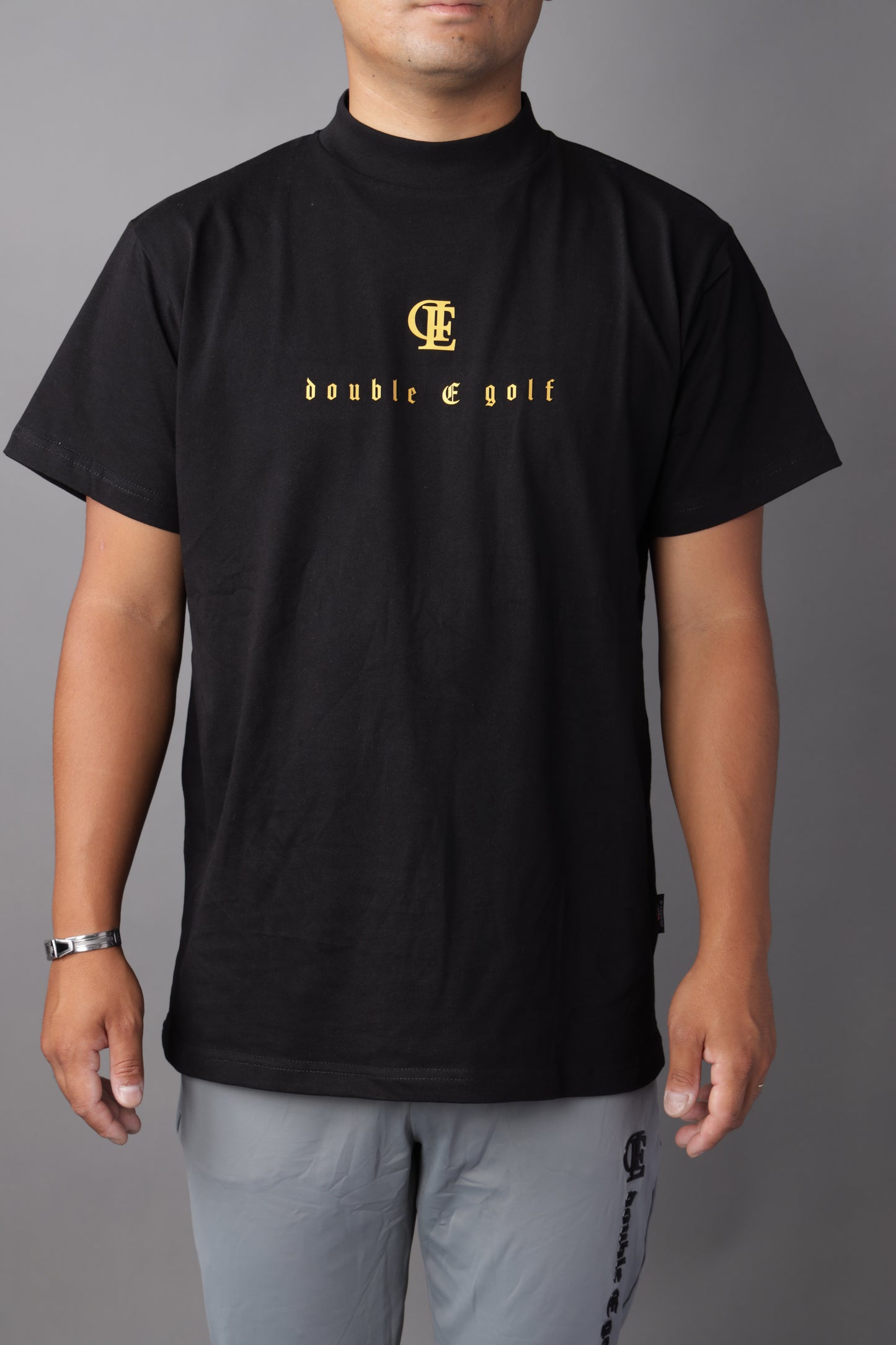 モックネックTシャツ